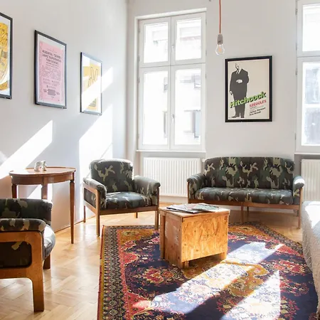 Stylishly Decorated Apartment In Great Location Budapest Exterior photo