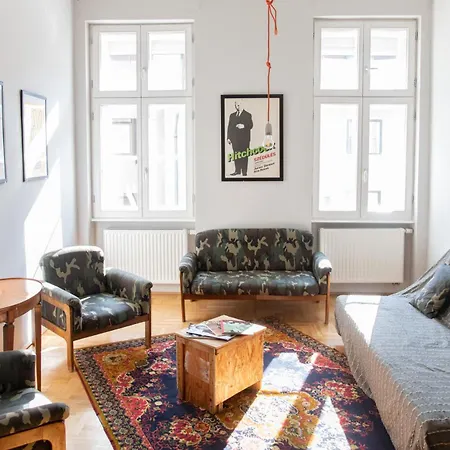 Stylishly Decorated Apartment In Great Location Budapest Exterior photo