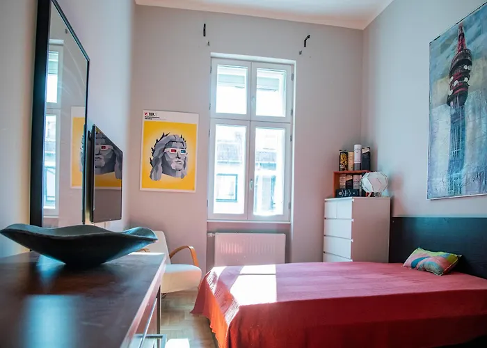 Stylishly Decorated Apartment In Great Location